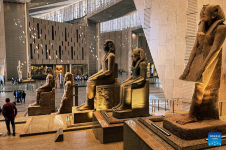 Новый музей и пирамиды в мини-группе